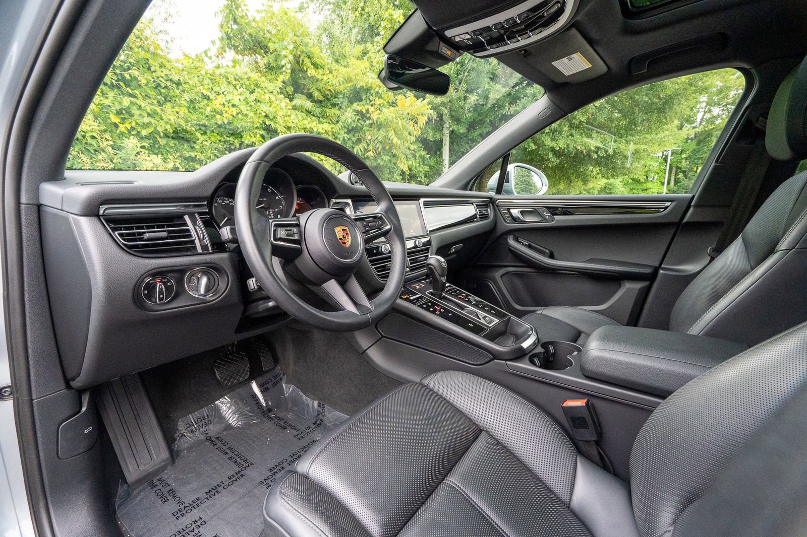 2024 Porsche Macan Base photo 3