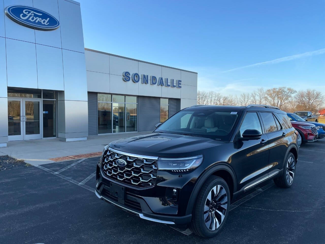 2026 Ford Explorer Platinum's photo