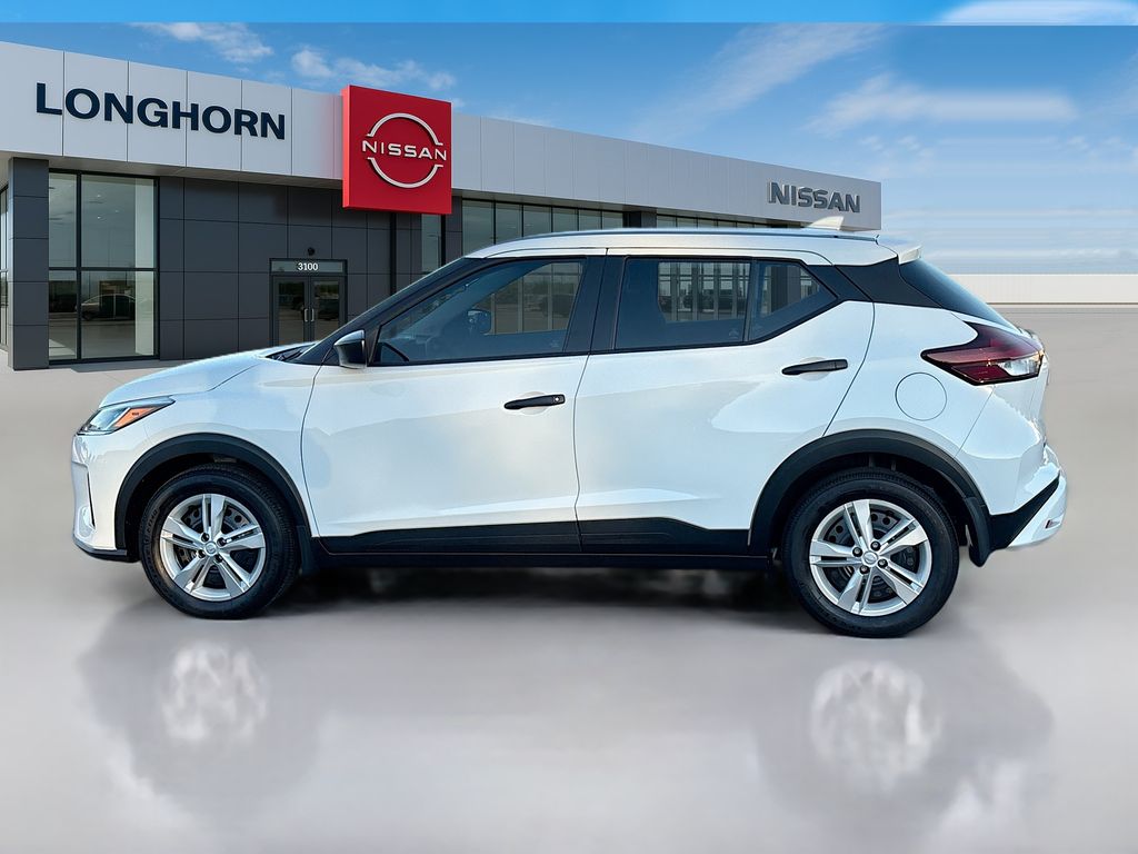 2025 Nissan Kicks Play S photo 3