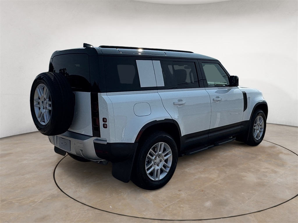 2025 Land Rover Defender 110 S photo 5