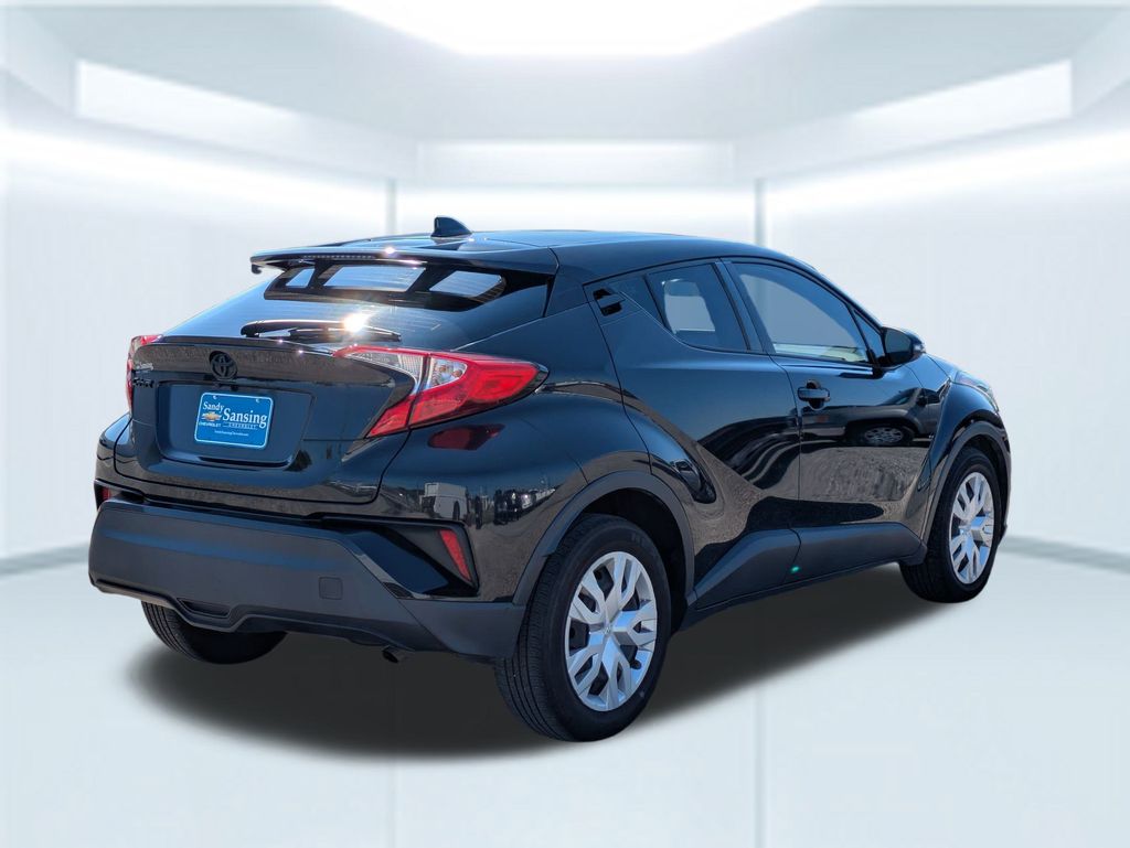 2021 Toyota C-HR LE photo 4