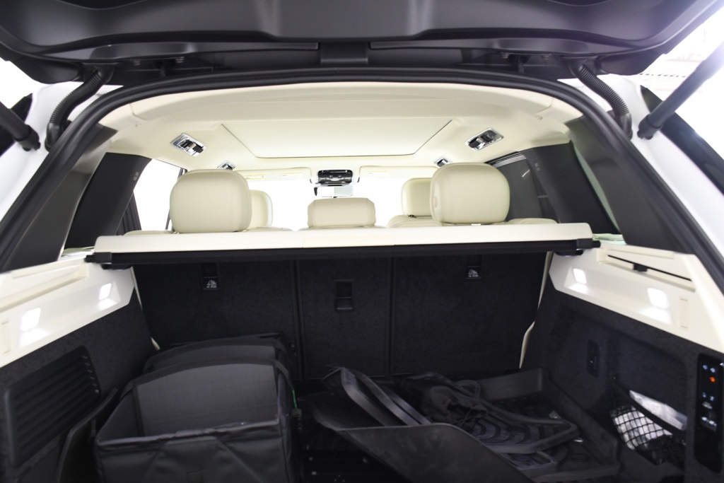2025 Land Rover Range Rover SE photo 23