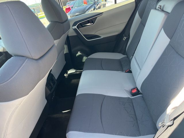 2021 Toyota RAV4 Hybrid XLE photo 10