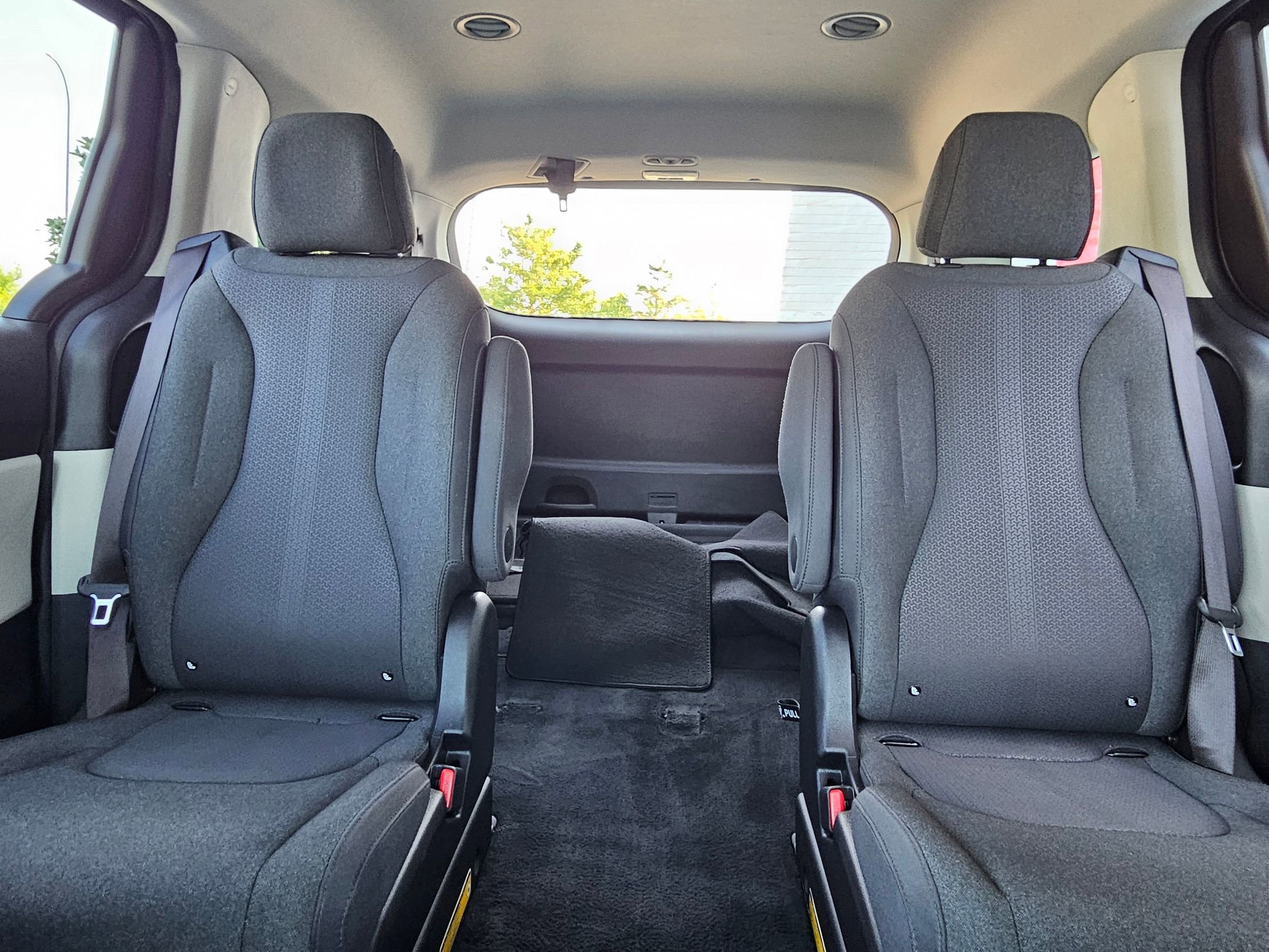 2023 Kia Carnival LX photo 21