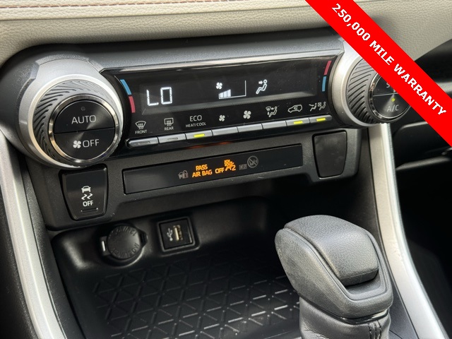 2024 Toyota RAV4 Hybrid XLE photo 17