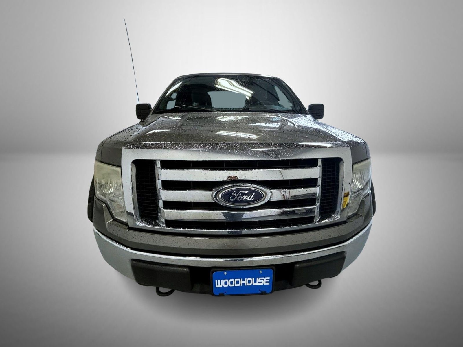 2010 Ford F-150 XLT photo 2