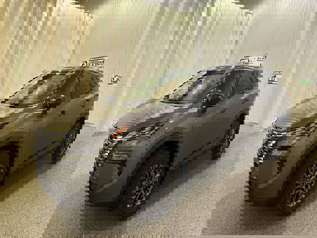 2026 Nissan Rogue S photo 3