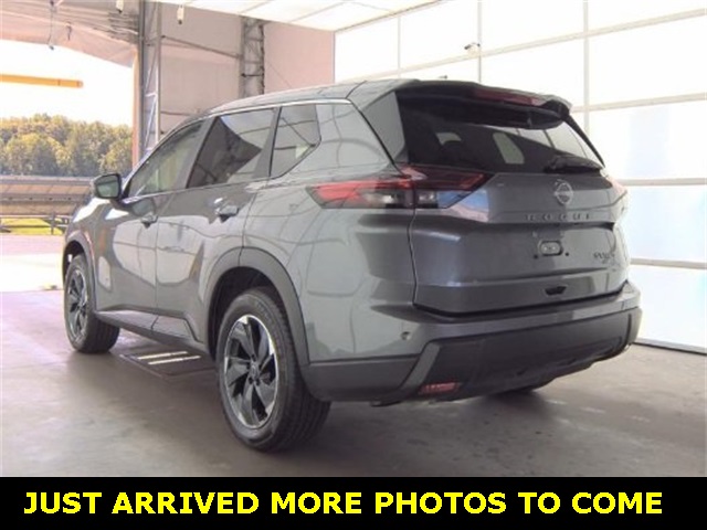 2024 Nissan Rogue SV photo 2
