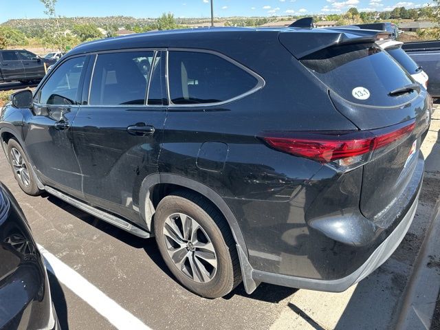 2021 Toyota Highlander XLE photo 5