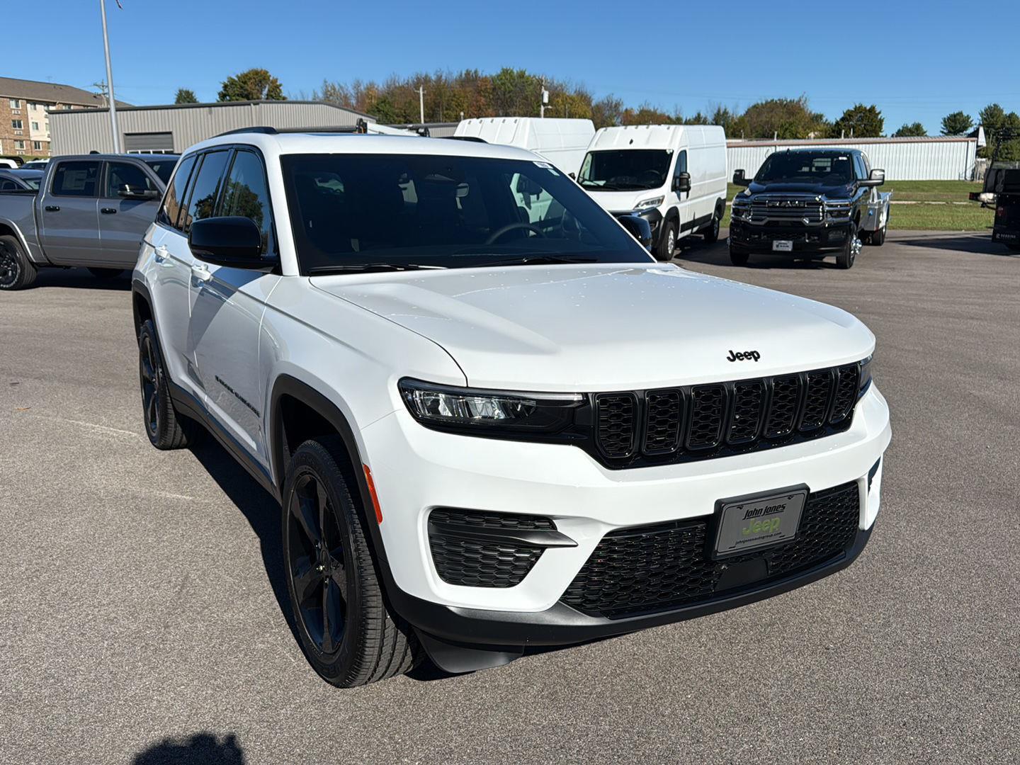 2025 Jeep Grand Cherokee Altitude X photo 2