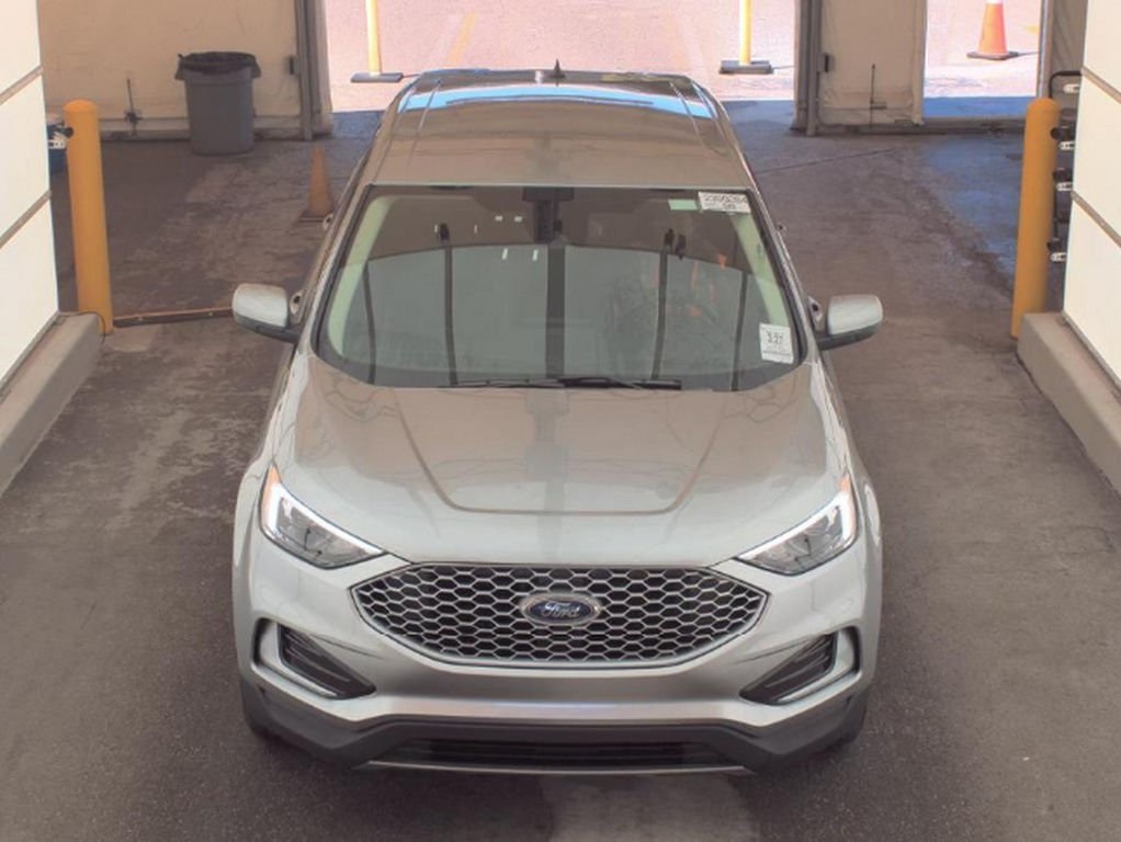 2024 Ford Edge SEL photo 2