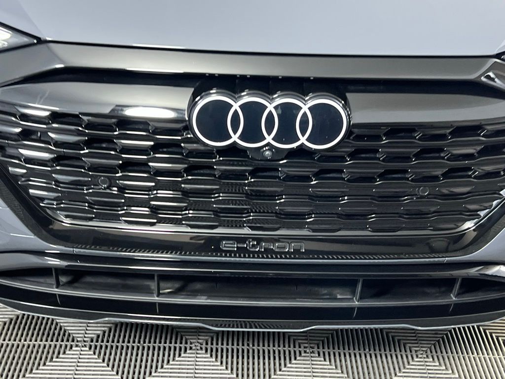 2024 Audi Q8 E-tron Premium Plus photo 10