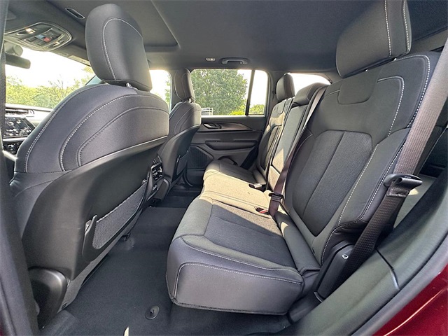 2025 Jeep Grand Cherokee Laredo X photo 12