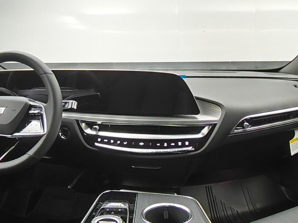 2025 Cadillac Lyriq Luxury photo 9