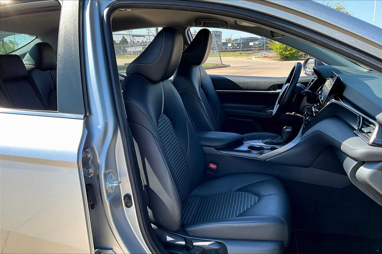2023 Toyota Camry SE photo 8