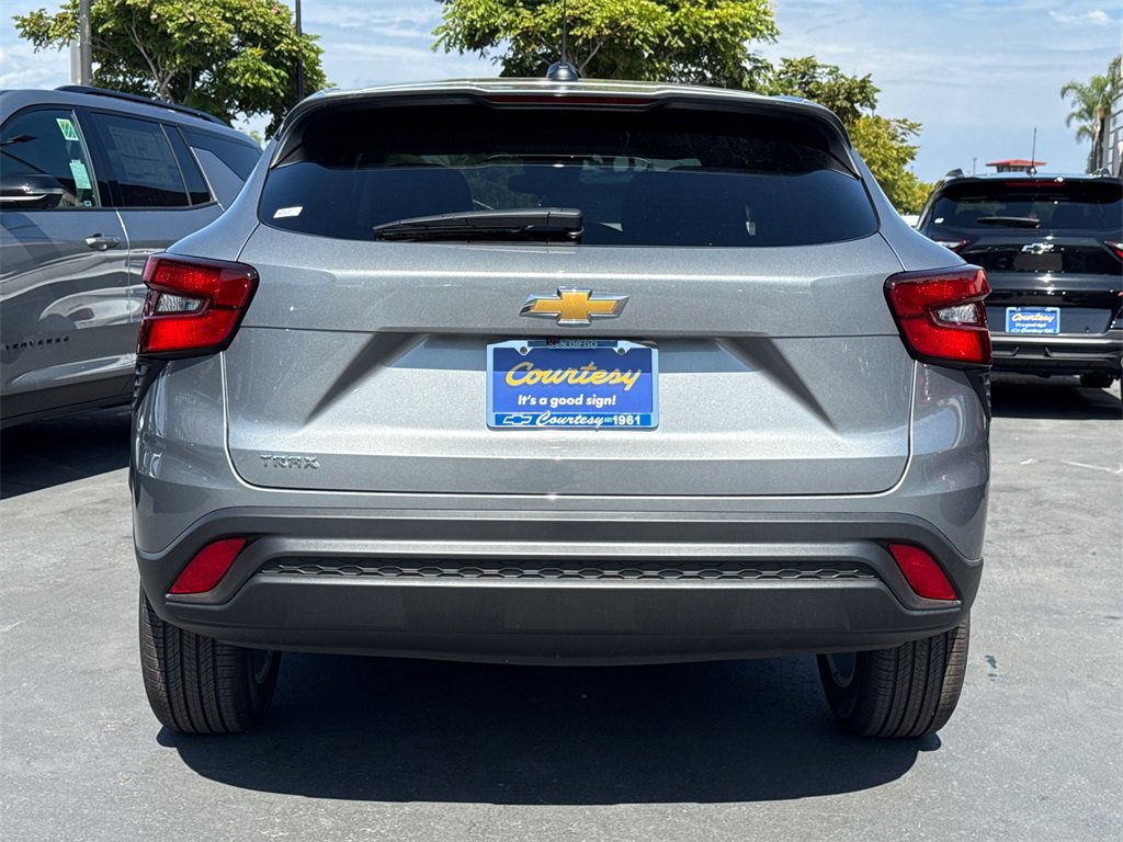 2026 Chevrolet Trax LS photo 4