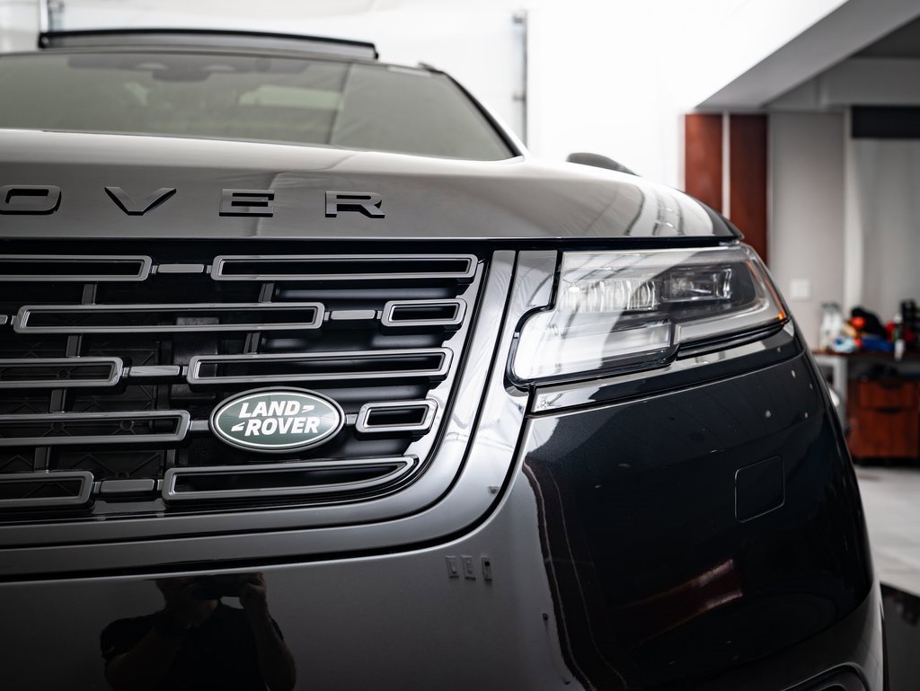 2026 Land Rover Range Rover Velar SE photo 14