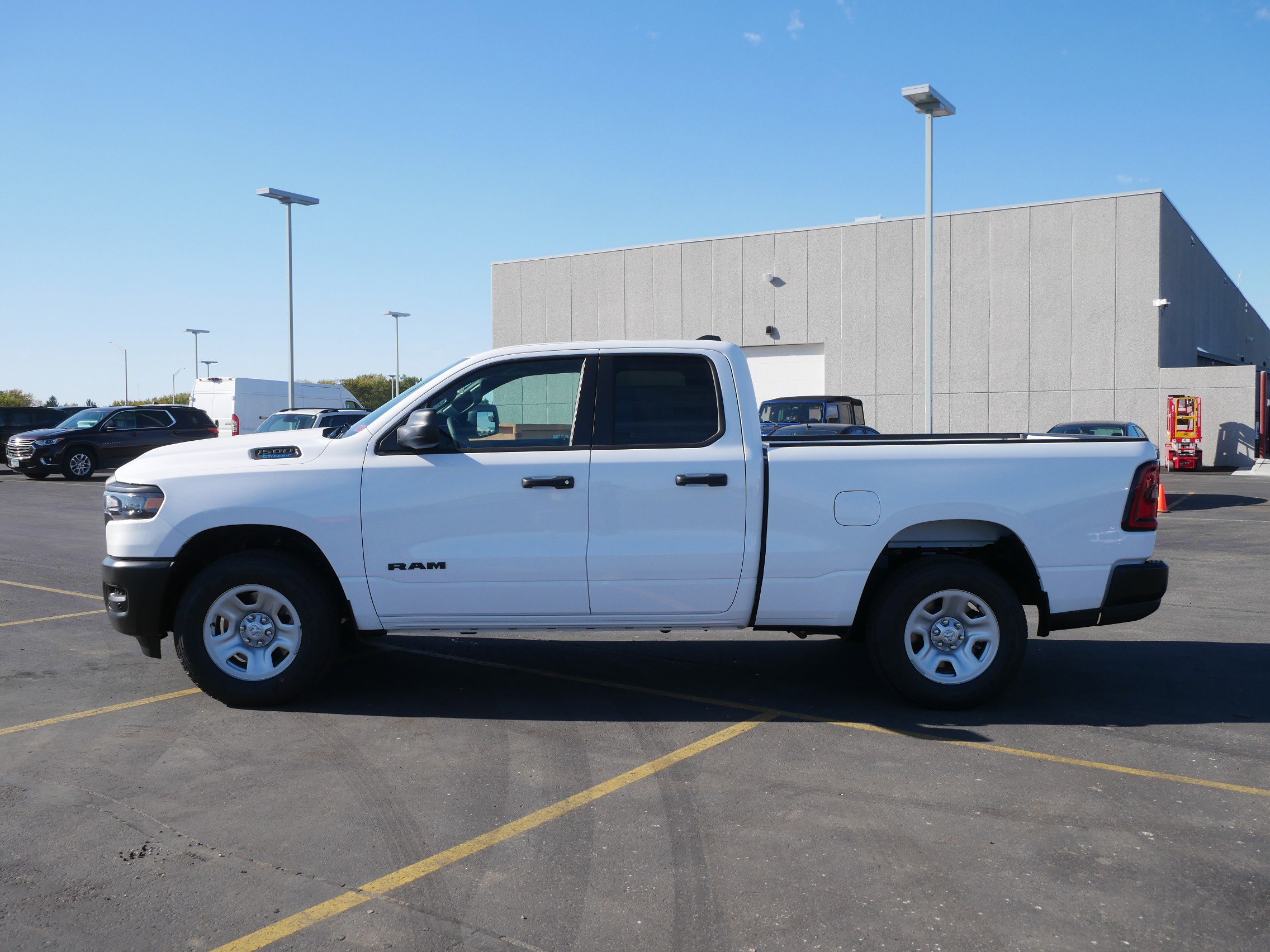 2025 Ram 1500 Tradesman photo 3