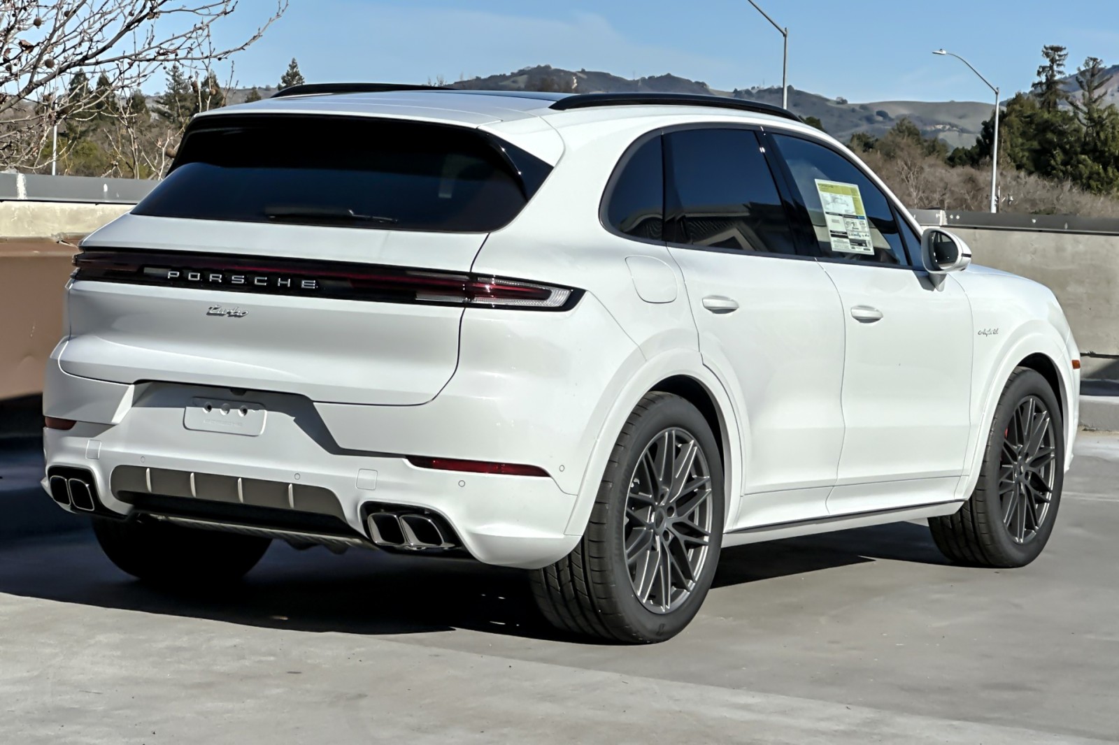 2025 Porsche Cayenne Turbo E-Hybrid photo 8