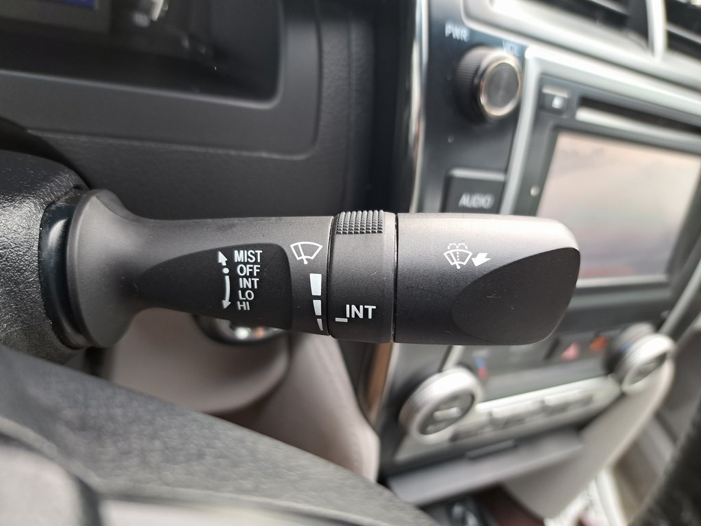 2012 Toyota Camry XLE photo 18