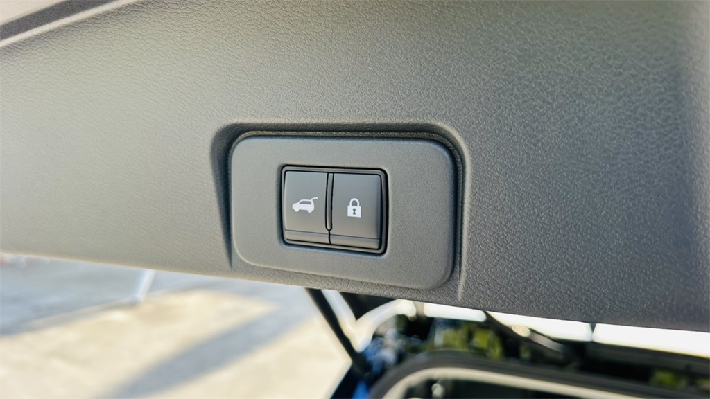 2025 Nissan Rogue Platinum photo 27