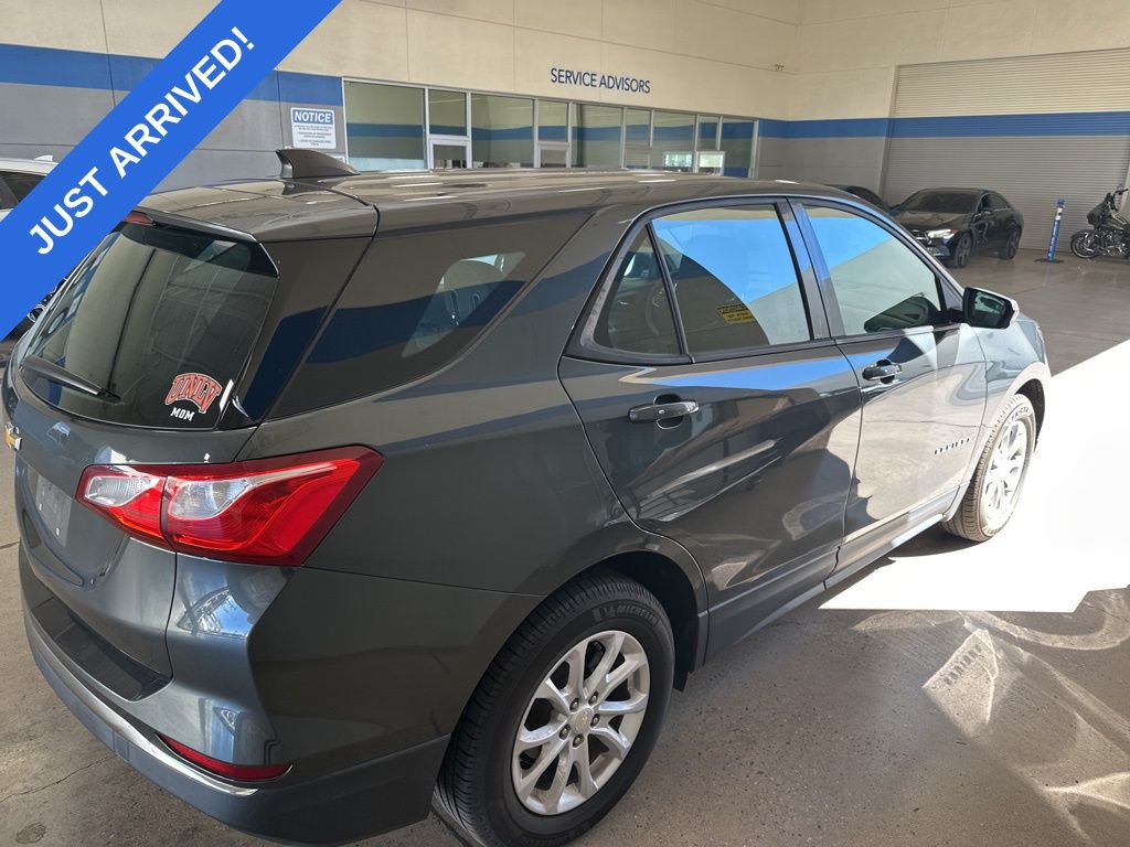 2018 Chevrolet Equinox LS photo 3