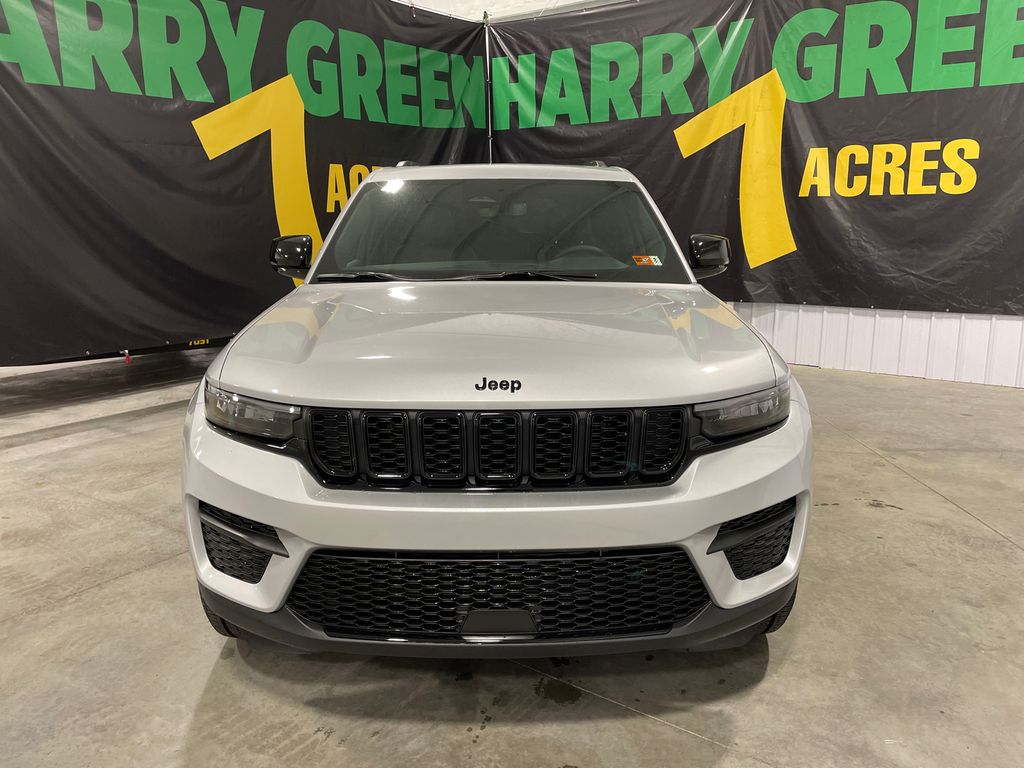 2025 Jeep Grand Cherokee Altitude photo 2