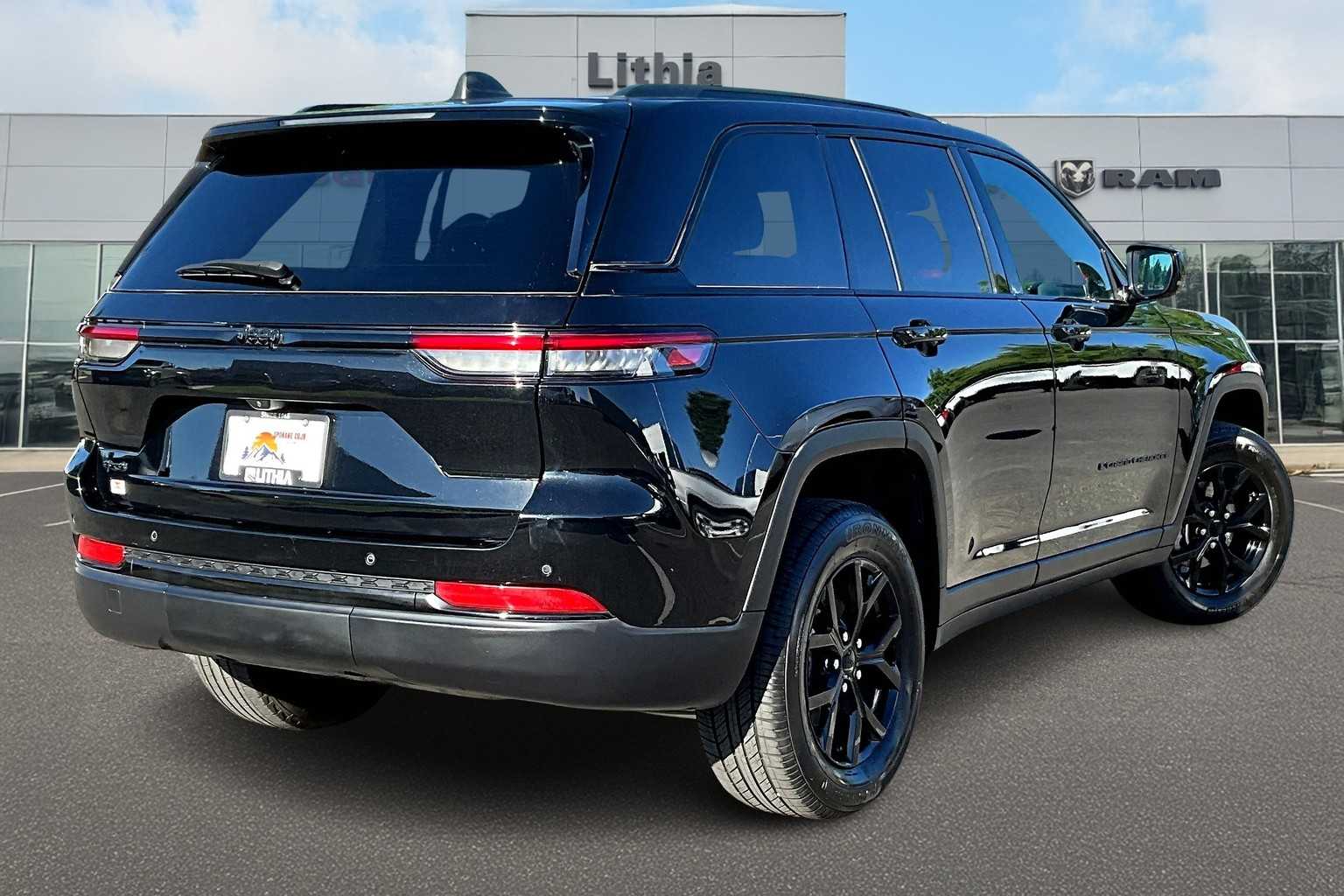 2024 Jeep Grand Cherokee Altitude photo 18