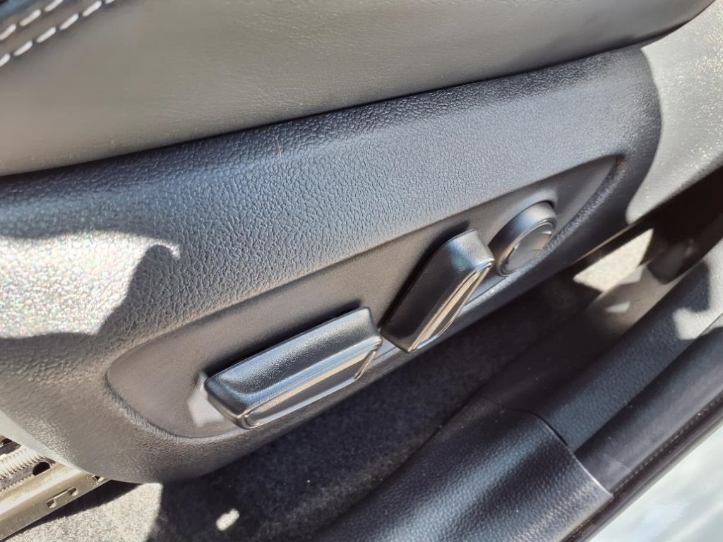2022 Toyota RAV4 XLE Premium photo 14