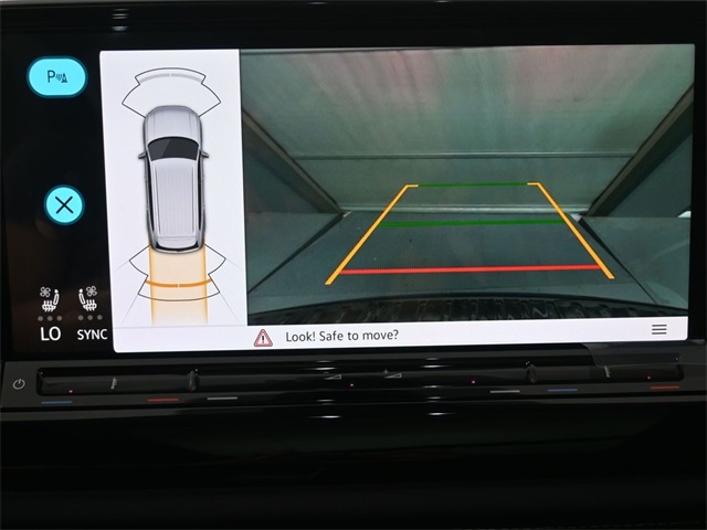 2025 Volkswagen Atlas SEL photo 2