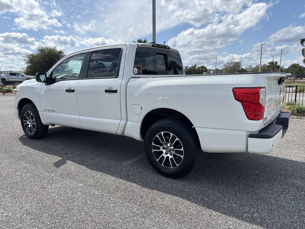 2022 Nissan Titan SV photo 3