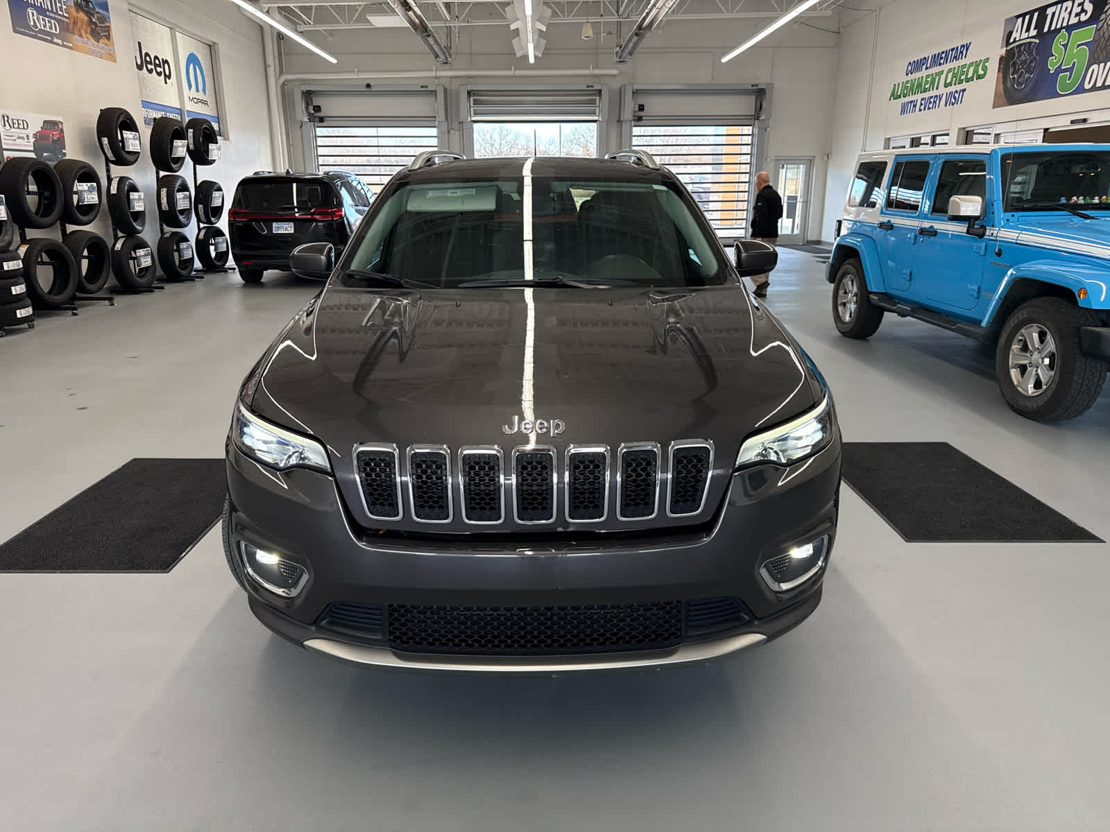 Used 2019 Jeep Cherokee Limited with VIN 1C4PJMDX4KD258978 for sale in Kansas City