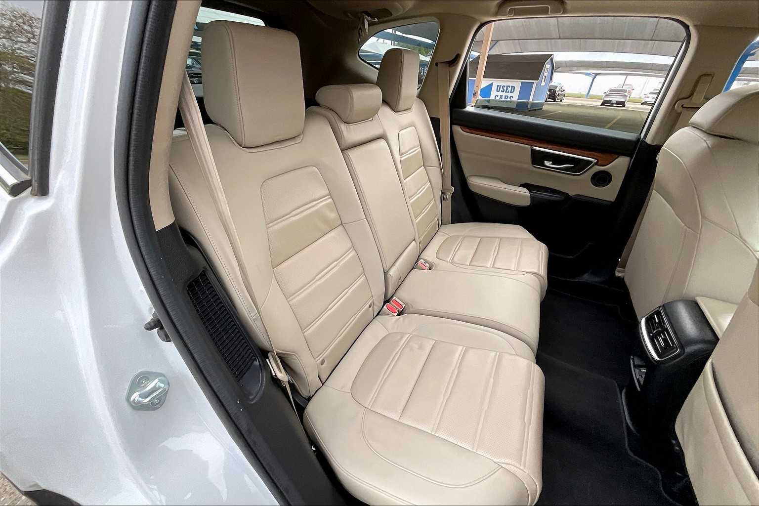 2022 Honda CR-V Hybrid Touring photo 17