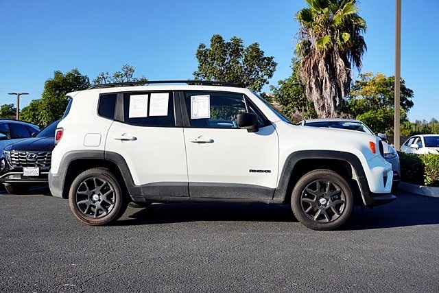 Used 2022 White Jeep Latitude image 7