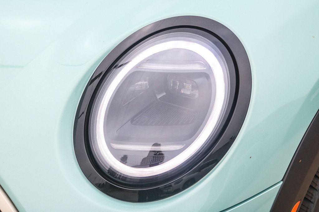 2026 Mini Cooper 4 Door Hardtop S Iconic photo 9