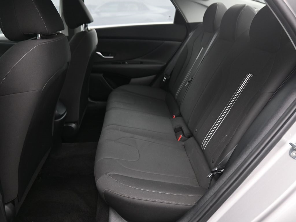 2023 Hyundai Elantra SEL photo 11