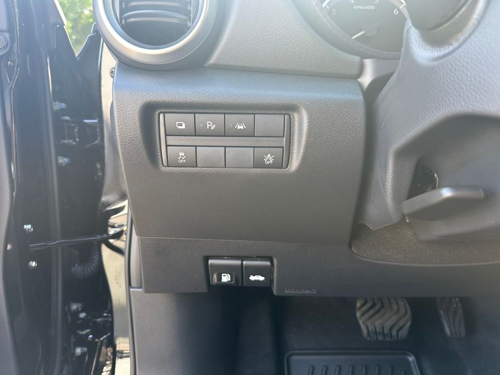 2025 Nissan Versa 1.6 S photo 15