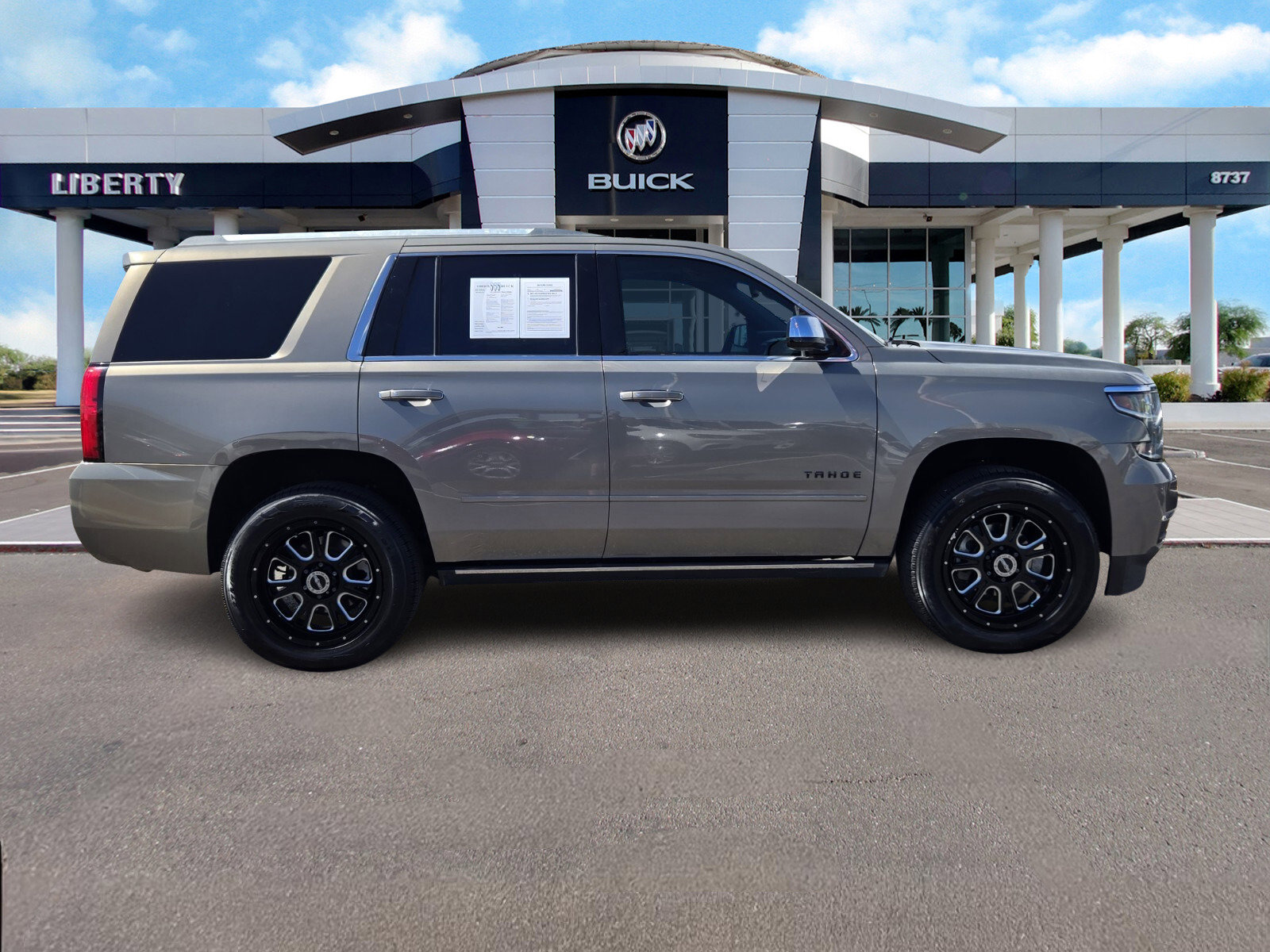 2017 Chevrolet Tahoe Premier photo 2