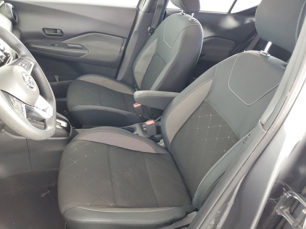 2020 Nissan Kicks S photo 11