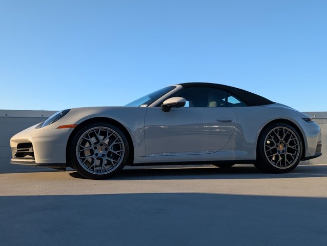 2025 Porsche 911 photo 2