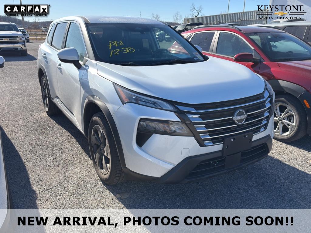 2024 Nissan Rogue SV's photo