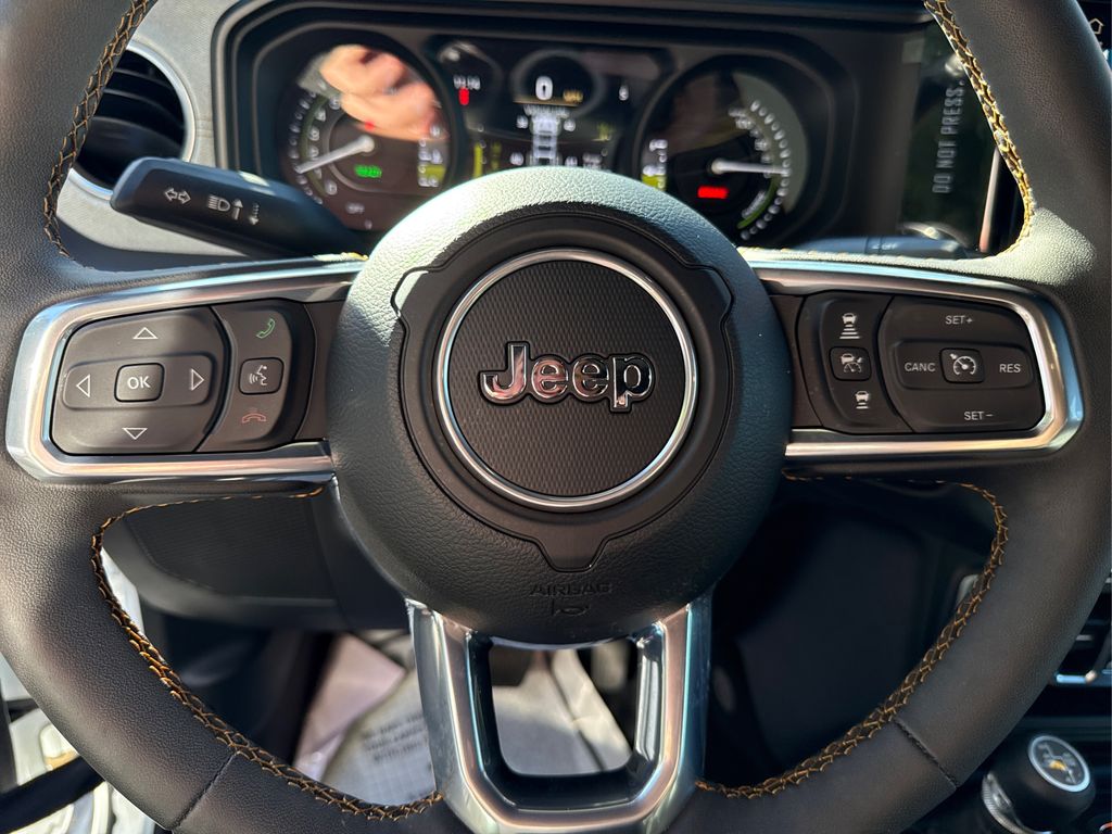 2024 Jeep Wrangler Sahara 4xe photo 14