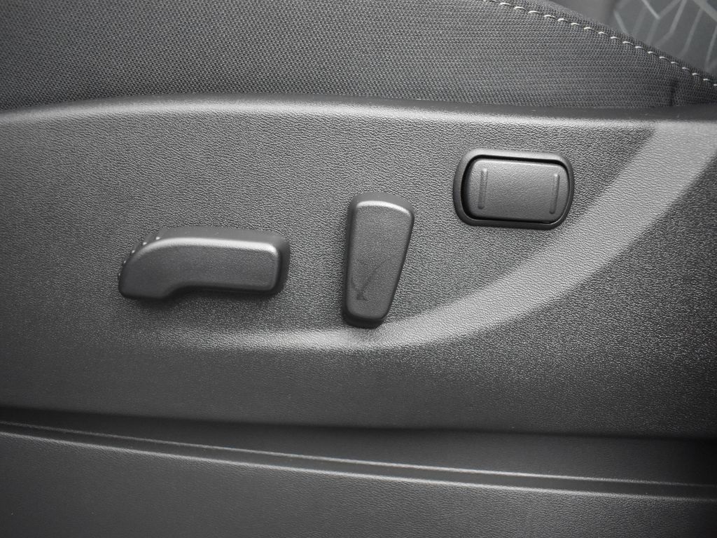 2025 Nissan Frontier SV photo 23