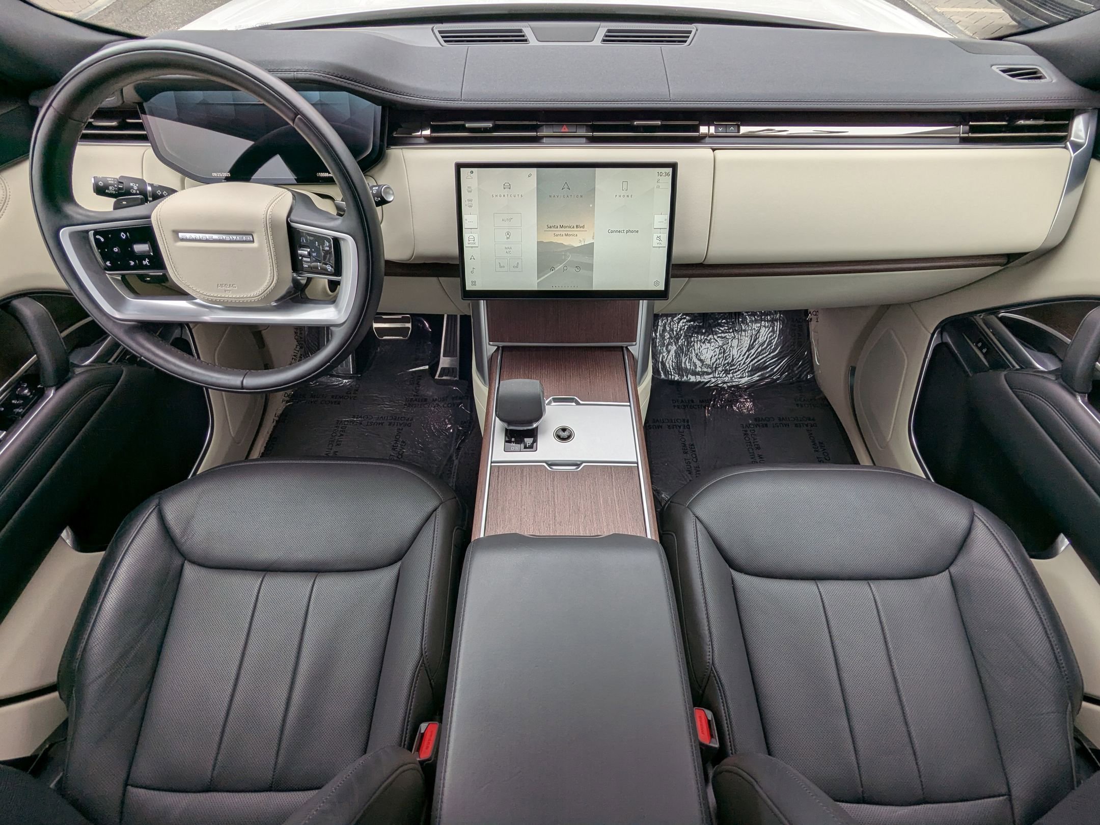 2024 Land Rover Range Rover SE photo 17
