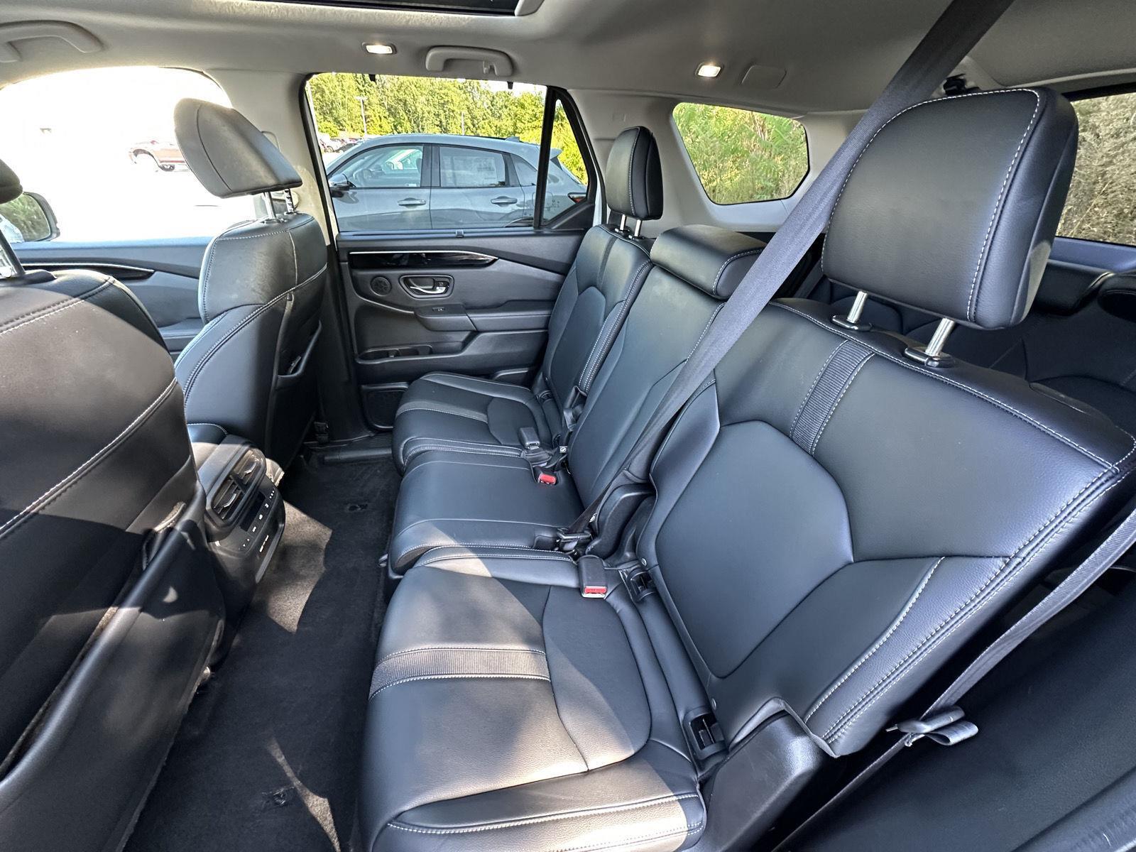 2023 Honda Pilot Touring photo 12