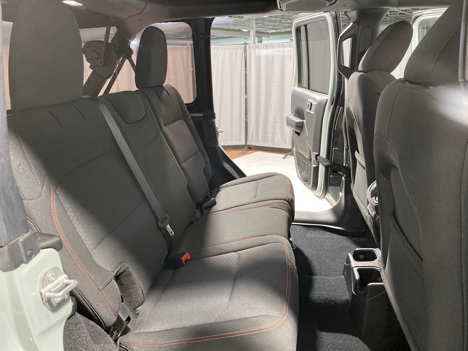 2023 Jeep Wrangler Rubicon photo 13