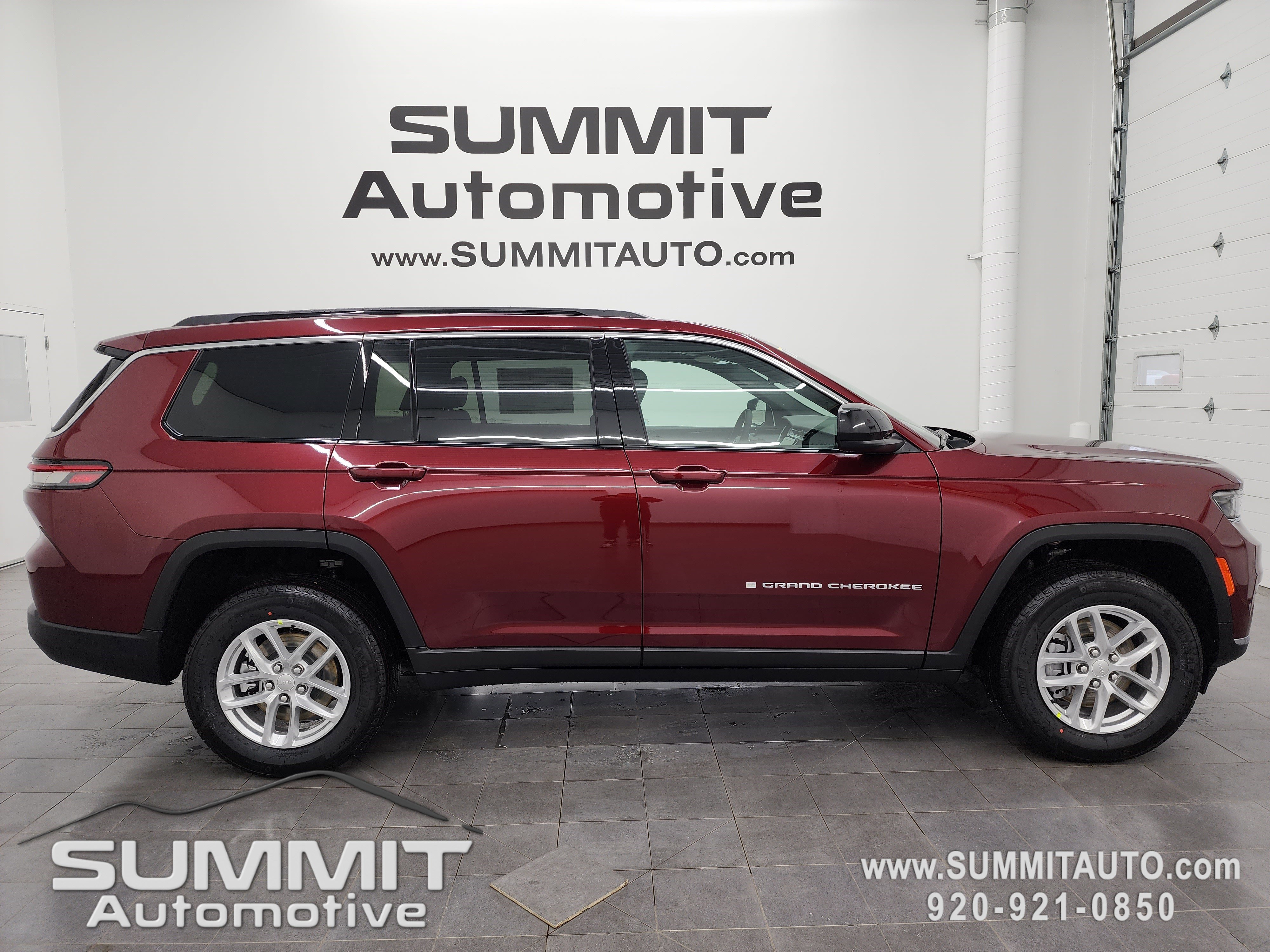 2025 Jeep Grand Cherokee L Laredo's photo