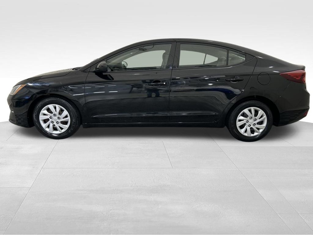 2020 Hyundai Elantra SE photo 2