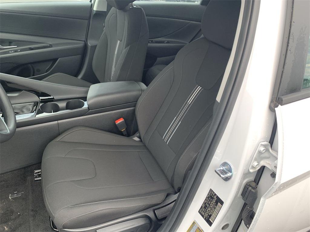 2025 Hyundai Elantra Hybrid Blue photo 2