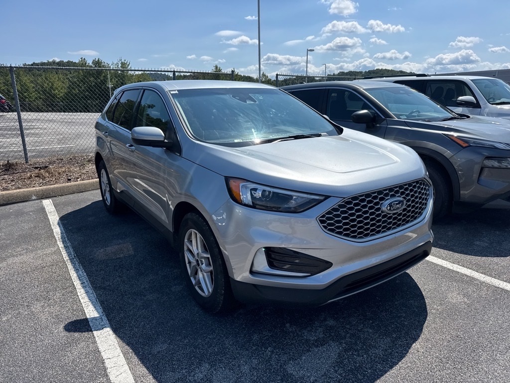 2023 Ford Edge SEL photo 5